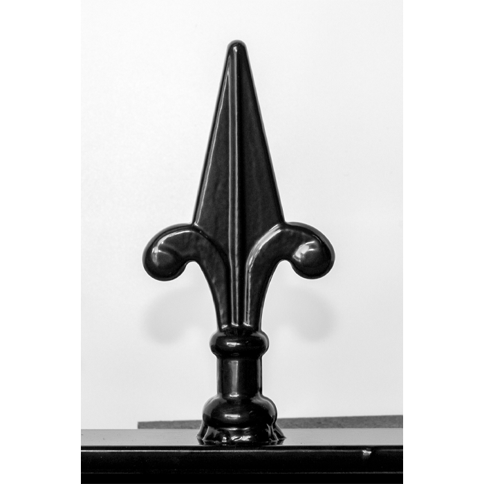 C4-metal-finials